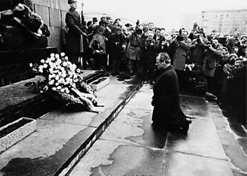 Was wollte Willy Brandt mit seinem Kniefall 1970 im ehemaligen jüdischen Ghetto in Warschau ausdrücken?